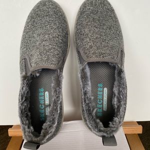 Ladies slip on sneakers size 8 1/2 in gray with fur inside